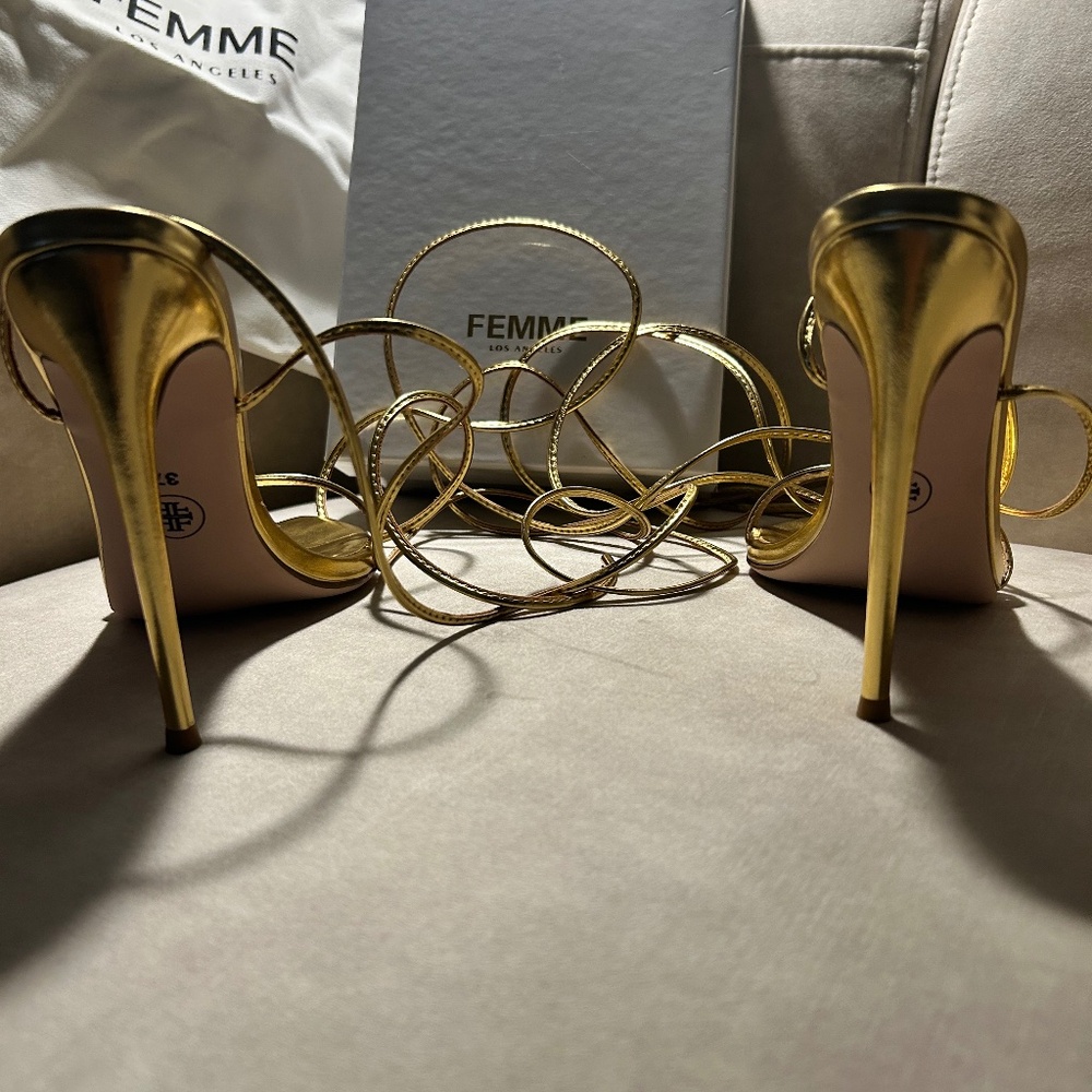 Heels - Picture 3 of 4